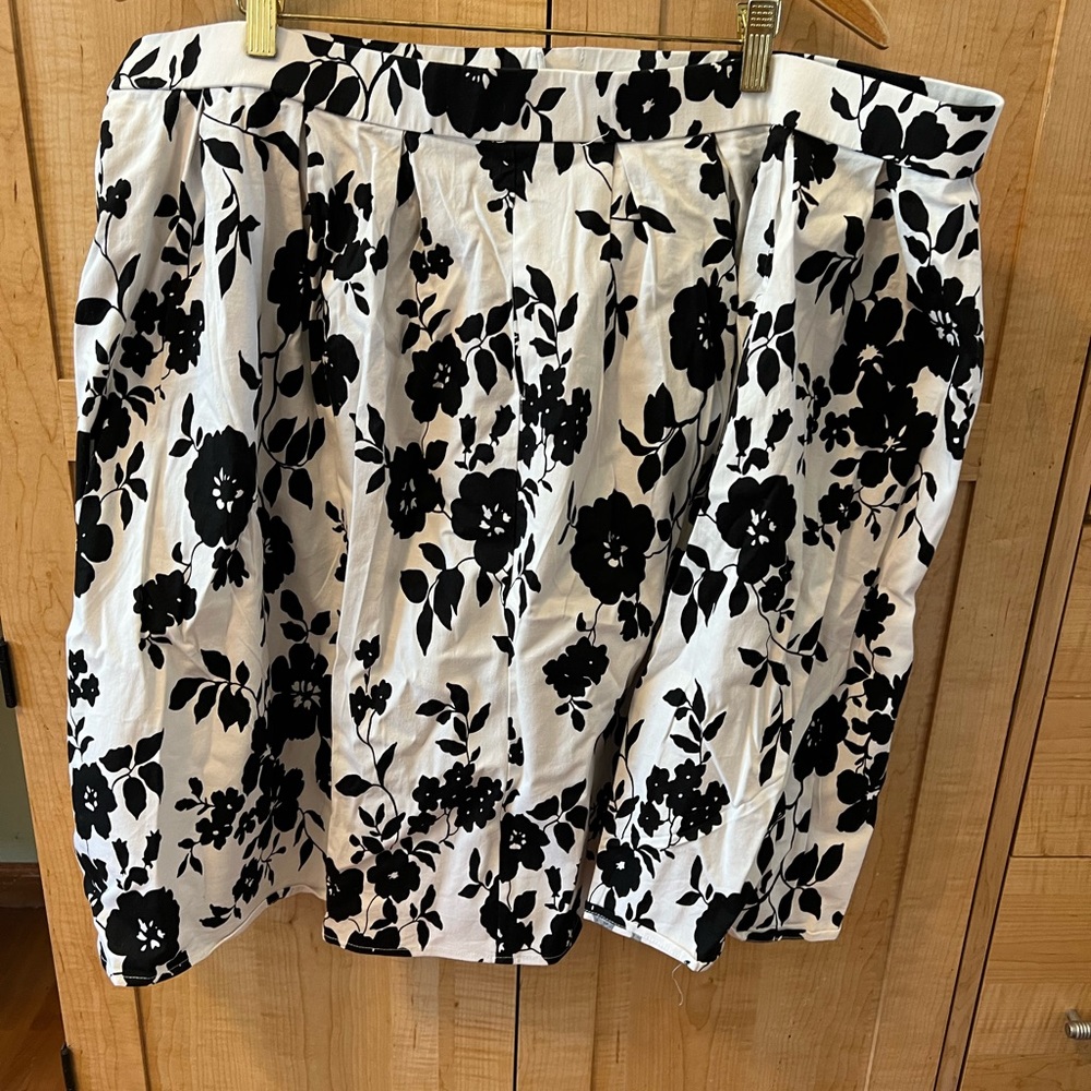 Black and white floral 3x a line skirt.